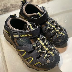 Used good condition Merrell sandals